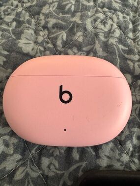 Beats by Dre Earbuds Charging Case in Pink